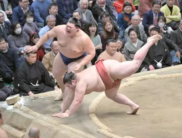 大の里は３連敗、豊昇龍は３敗守る　霧島が敗れ、２敗で首位は安青錦、霧島、熱海富士、阿炎、獅司の５人に