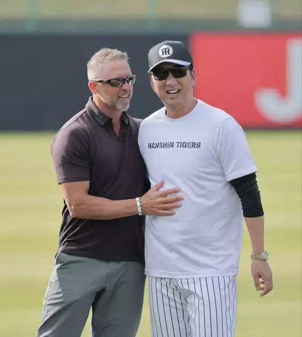【阪神】ジェフ・ウィリアムス駐米スカウトが宜野座キャンプに合流、盟友の藤川球児監督と３０分間談笑
