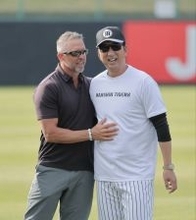 【阪神】ジェフ・ウィリアムス駐米スカウトが宜野座キャンプに合流、盟友の藤川球児監督と３０分間談笑