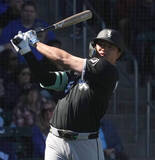 「オープン戦初試合の村上宗隆が中堅への大二塁打含む２安打２打点デビュー」の画像1