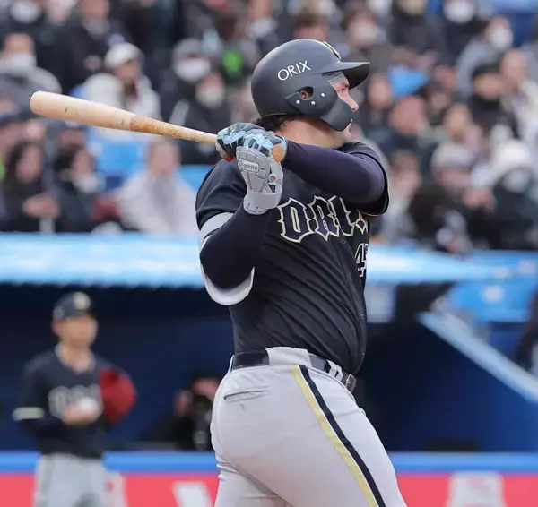 【オリックス】新外国人シーモアがＯＰ戦２２打席目で来日初長打「徐々によくなってきている」前日には東京観光
