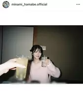 「親友とプチ旅行してました」浜辺美波のプラベショットが「わー可愛すぎます」「楽しそうーっ」と話題