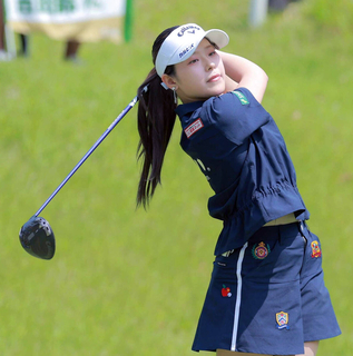 【女子ゴルフ】初優勝狙うと吉田鈴と１４年ぶりの優勝目指す木戸愛の一騎打ちに　大混戦から絞られる