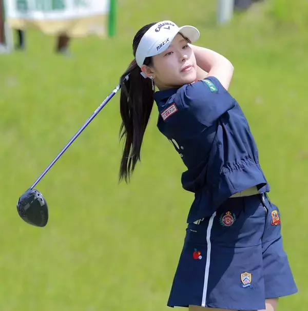 【女子ゴルフ】初優勝狙うと吉田鈴と１４年ぶりの優勝目指す木戸愛の一騎打ちに　大混戦から絞られる