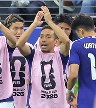 【Ｗ杯】長友佑都「Ｏｎｅ　ｔｅａｍ　世界一の団結力」「我らのキャプテンと共に」ＳＮＳで思いつづる…５度目Ｗ杯で初の出場なしもベンチでチーム鼓舞