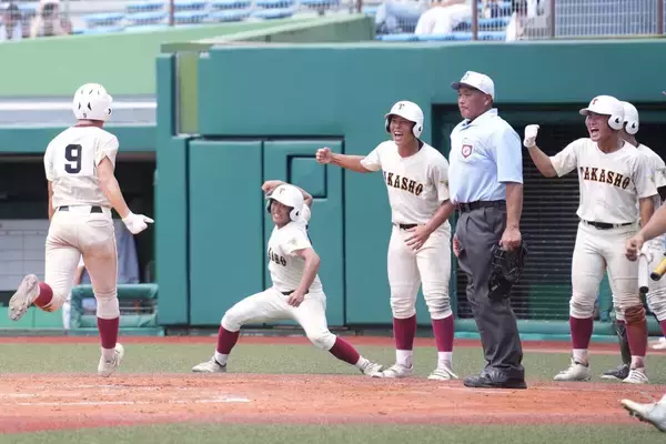 【高校野球】１５６キロ怪物左腕撃破の高岡商、４年ぶり２３度目の夏の甲子園　決勝も１５安打で快勝…富山大会