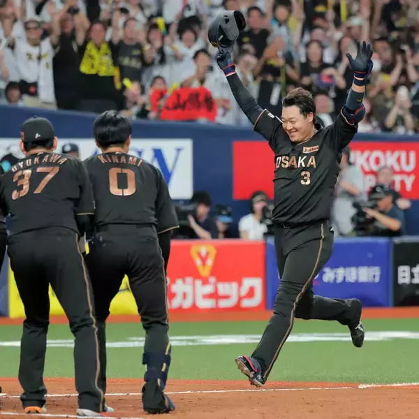 【阪神】大山悠輔が決めた！今季５度目サヨナラ勝利＆リーグ一番乗り６０勝　佐藤輝明の同点２９号ソロから連弾で劇的決着　２位・巨人に３ゲーム差