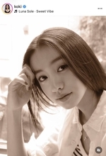 Ｋｏｋｉ，　美ぼう際立つモノクロショット！…撮影者は「ｂｙ　ｓｉｓ」美人姉妹の共演に多くの「いいね！」