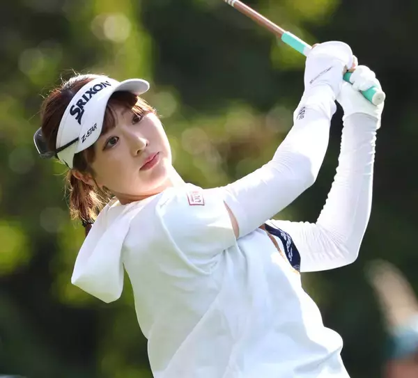 【女子ゴルフ】人気プロ・都玲華は５差１０位で最終日へ「夢のトップ１０がすぐそこにある。気合を入れたい」