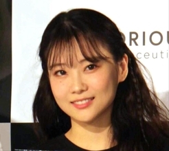 重盛さと美、体力がなさすぎて「いつも誰かに体重を５分の１預けて生きてます」…道路１本隔てたビルへも車で移動