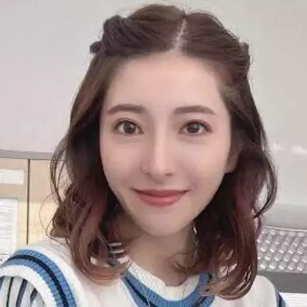 ”美人すぎる女医”木村好珠さん、可愛さ大爆発のブルーストライプシャツ×白ベストコーデが圧巻！