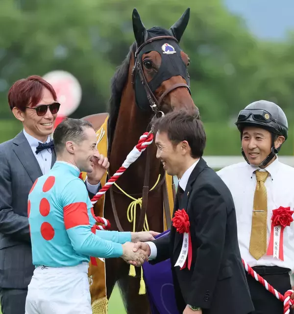 【ＪＲＡ賞】得票率９９％！２冠牝馬エンブロイダリーが最優秀３歳牝馬　森一調教師「この賞にふさわしい走りを」