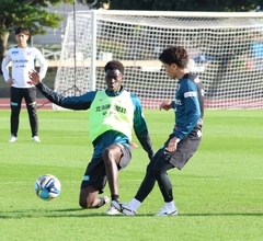 Ｊ２札幌の沖縄キャンプに１８５センチのポルトガル人ＤＦペドロ・ゴメスが練習参加…センターバック候補として獲得も検討