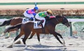 【東京２Ｒ・３歳未勝利】母は「代替競馬」１番人気で大敗→８年後に息子ジーティーブラックが「１番人気」で無念晴らす　