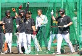 「花って最後に咲く」巨人・リチャード、那覇キャンプラスト２試合で爆発予告　応援歌も発奮材料に