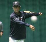 「【巨人】内野ノック併殺練習でタイム計測　守備強化へ俊足打者想定　４・１秒を最低ラインとする中で３秒台連発」の画像1