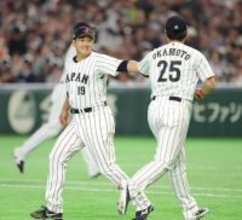 菅野智之、岡本和真の“緊張イジリ”に倍返し「あいつは緊張感なくて打てていない」「もうちょっと打って」