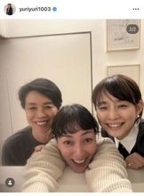 石田ゆり子、仲良し女優とほっこり料理ショット「優しさにあふれて」「涙出そうに」「ほっこりする光景」