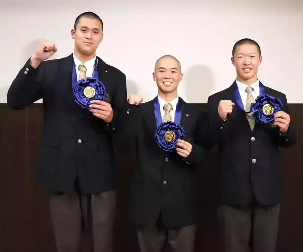 【高校野球】大阪桐蔭の２年生左腕・川本晴大、横浜・織田のアドバイスで春夏連覇へ…センバツ優勝報告会　