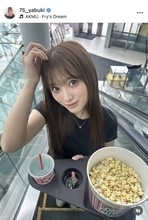 矢吹奈子、オフ感満載のキュートな姿に「きゃわすぎ」「なんでそんなに可愛いの！？」「映画に集中できない」