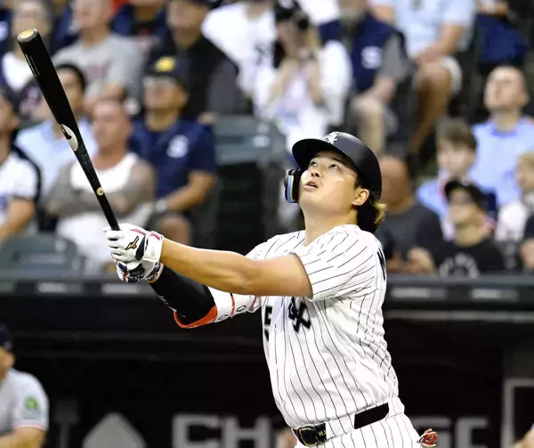 村上宗隆が１７戦ぶり３０号「率直にうれしい」「もうちょっといい打球も行く」　久々快音で日本人１年目初の大台
