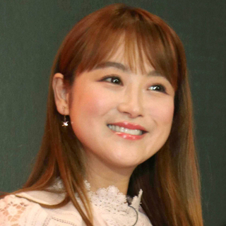 鈴木奈々「買うかまだ迷ってるよー！」愛車候補に試乗する姿にフォロワー反応「仲間に」「車がデカく見える！」「ただ小回りが…」