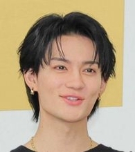 「なんと…」佐野勇斗、大物アーティストから驚きの贈り物！「マジか！？すげー！」「一生の宝物」「かっこよ、、」
