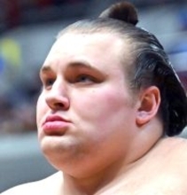 綱取りを目指す安青錦が３勝目　連日金星獲得の好調・藤ノ川を退ける　横綱昇進へぎりぎりの戦い続く