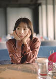 「酒井若菜、１３年ぶり写真集で４５歳の美ボディー披露…デビュー３０周年記念の自信作、２４年ぶり「ＦＲＩＤＡＹ」表紙にも登場」の画像1