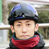 「落馬負傷の津村明秀騎手が３０日の残り２鞍乗り替わり　東京７Ｒでアクシデント　３１日の日本ダービーではリアライズシリウスに騎乗予定」の画像1