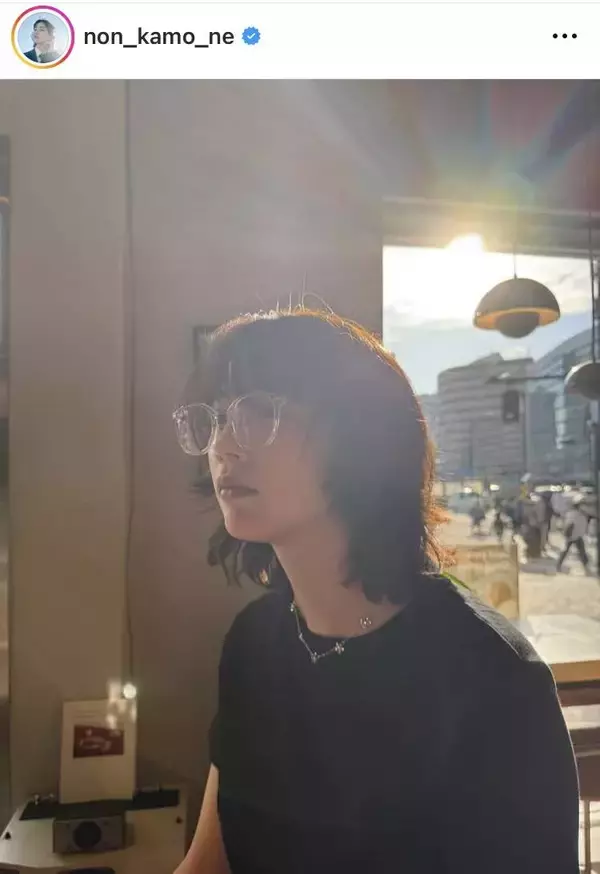 朝ドラヒロイン女優、激変の近影「だれ」「雰囲気がガラリ」「渋い」本名から改名したのん、フワフワ無造作ヘア×メガネ
