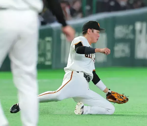 【巨人】スーパープレーの坂本勇人、振り向きざまの送球は「（一塁ベースは）見てます」「少しでも貢献できたのでよかった」