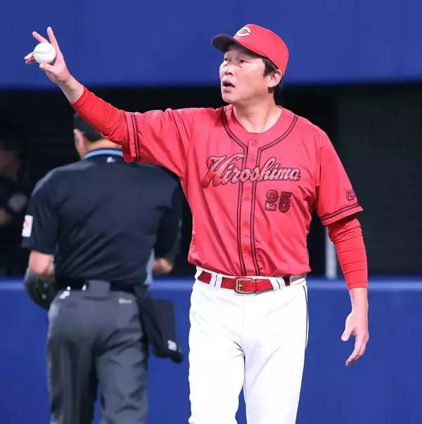 【広島】新井監督「スタートを切る勇気も準備もプロフェッショナル」代走・辰見鴻之介が追加点を呼ぶ　ＮＰＢ記録に並ぶ代走２５盗塁目　３位ＤｅＮＡと４差で残り２６試合／一問一答