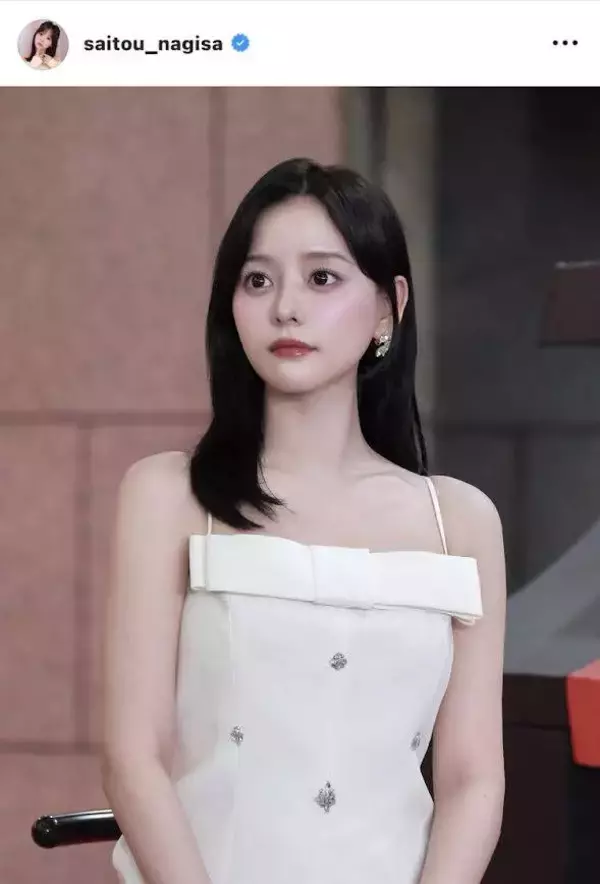 齊藤なぎさの“肩出し”白ドレス姿「綺麗すぎて意味わからん」…映画「踊る大捜査線」完成報告生配信に登場