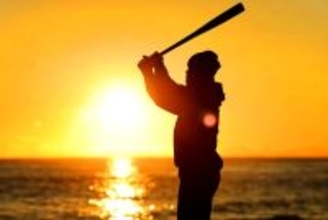 巨人・佐々木俊輔“秘密兵器”使ってレギュラー獲り！１メートル長尺バット振って下半身強化