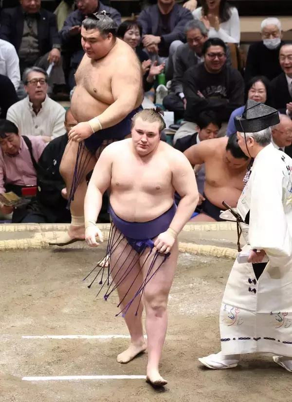 新大関・安青錦が５勝目　高安との１敗対決を制す