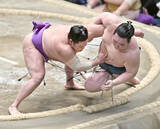 「十両・尊富士が白熊を寄り倒し勝ち越し王手　好調の秘訣は場所前の「好きなもの」ファンタ断ち」の画像1