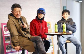 美浦トレセンで人気ドラマ出演騎手２人と監修の調教師がトークショー　菅原隆一騎手「懐かしいなと」
