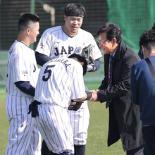 侍ジャパン・栗山英樹前監督、メジャー組の参戦に感謝「長嶋さんがずっと言われてきた野球を次の世代に、伝道師たれ、と…」