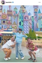 和田アキ子、出川哲朗とシンデレラ城の前で…！？ディズニーを満喫する様子が話題「お似合い」「笑顔が本当良くてほっこり」