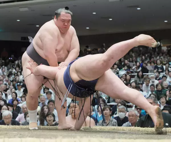 友風が５日連続のはたき込みで５連勝　「相手が警戒して自分の技が決まったのは状態がいいということ」