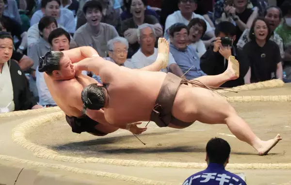 豊昇龍が２敗に後退　大の里は３勝目　綱取りの霧島、大関復帰を目指す安青錦はともに５勝目　カド番の琴桜は２敗目　全勝は獅司ただ一人に