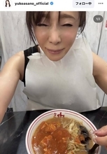 浅野ゆう子「初めて」蒙古タンメン中本に挑戦！辛そうな様子にも「やっぱり綺麗」「無理しないで」の声