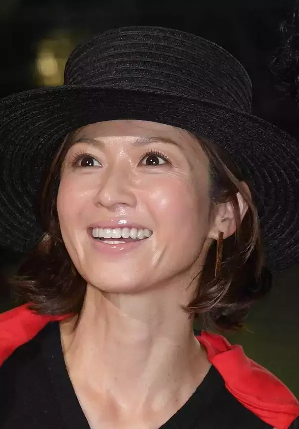 「美男美女」畑野ひろ子、元サッカー日本代表の夫との夫婦ショットが素敵すぎ！「１７回目の結婚記念日」