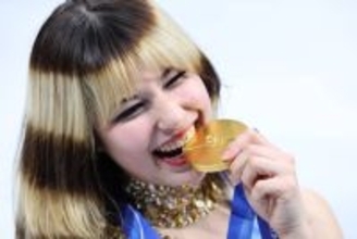 アリサ・リュウ「そっくり」有名人が太鼓判　ミュージシャン息子が「『かなり似てるね！』と本人も納得していた事をここに報告します笑」