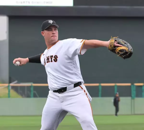 【巨人】リチャードが逆方向への３連発でキャンプ締め　三塁守備も軽快