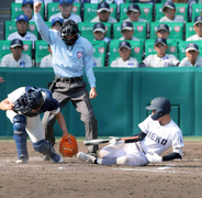 【センバツ】本盗成功を取り消しからの同点犠飛　三重が８回裏に大阪桐蔭に追いつく