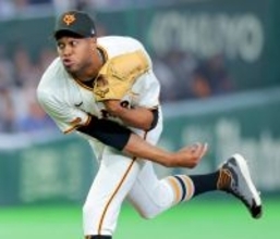 巨人・マルティネスが大勢と今季初リレー…阿部監督「やっぱりチームにとって大きな存在」と最敬礼