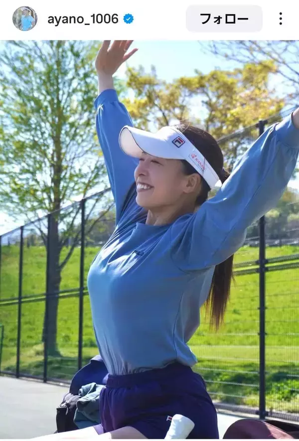 プロテニス選手が「スタイルえぐい」美姿勢にくぎ付け！「さわやか美人だぁ～」「いい笑顔だね！」と反響の園田彩乃