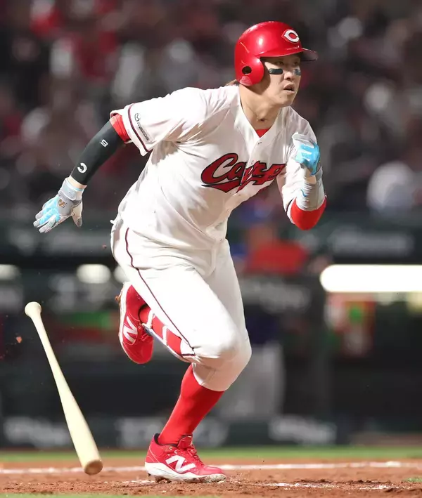 【広島】小園海斗が６回に意地の適時三塁打！敵失も絡んで勝ち越し　今季３戦未勝利のＤｅＮＡ・東克樹から　今季初の２カード連続勝ち越しがかかった一戦